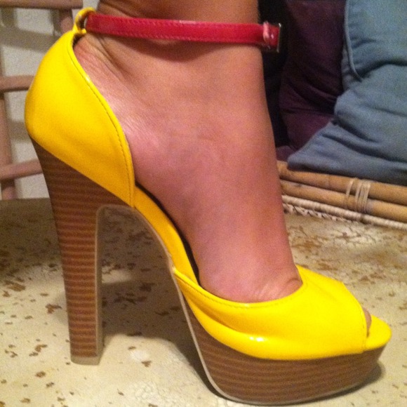 Steve Madden Shoes - Sold to @vishab40 🎈🎉🎊Host pick🎊🎉madden girls