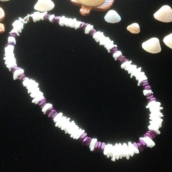 New Shell Rock Necklace White/Purple