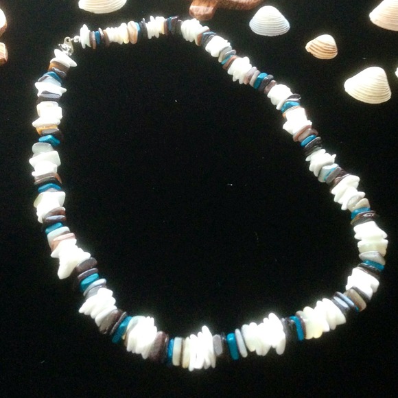 New Shell Rock Necklace White/Blue/Gray