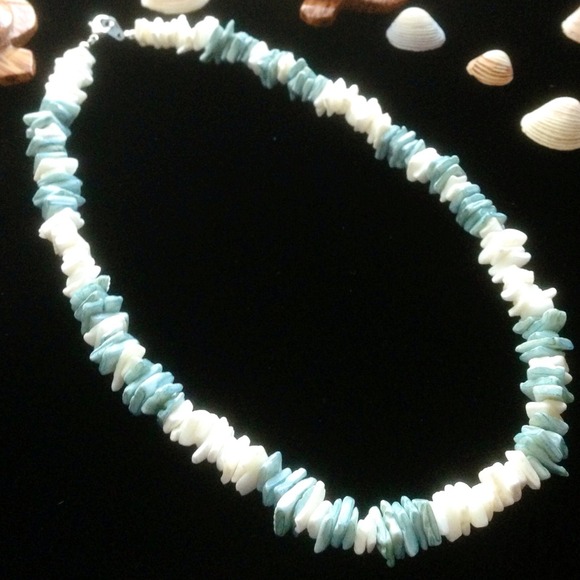 New Shell Rock Necklace White/Teal