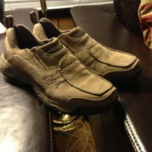SOLD IN BUNDLE. New Balance Country Walk.