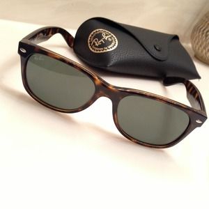 🚫SOLD!🚫Brand new Ray-ban Wayfarers.