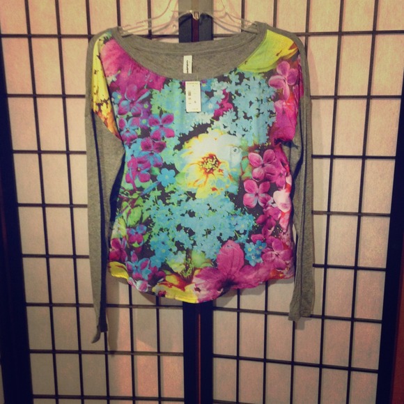 Aeropostale Flower Top NWOT