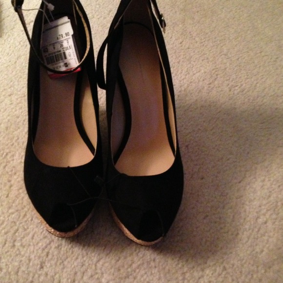 GIFTED and GONE! Zara suede peep toe plat shoes