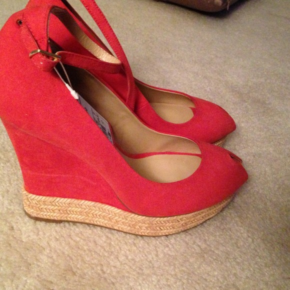 GIFTED and GONE! Zara Peep toe platform - Picture 2 of 4