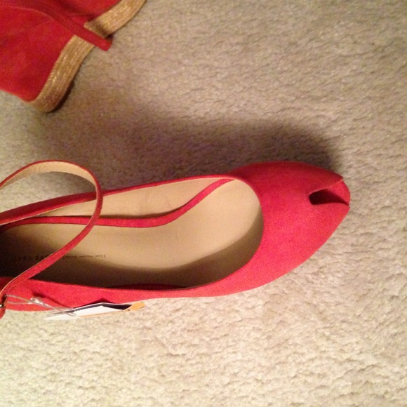 GIFTED and GONE! Zara Peep toe platform - Picture 3 of 4