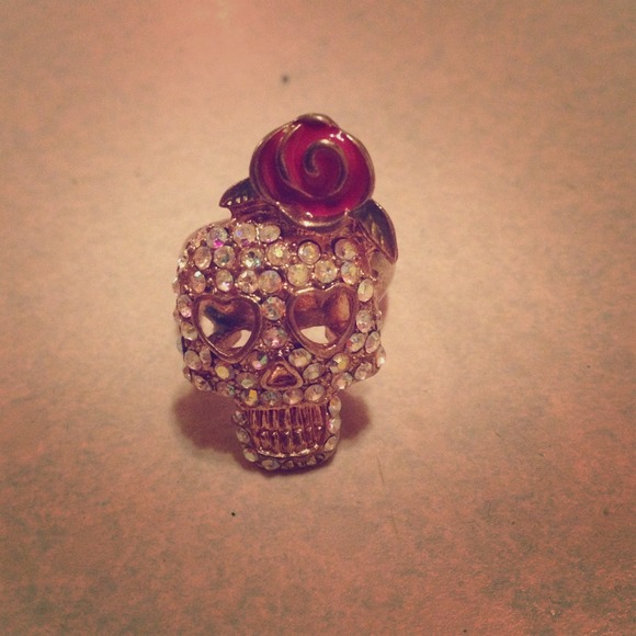 Betsey johnson skull ring