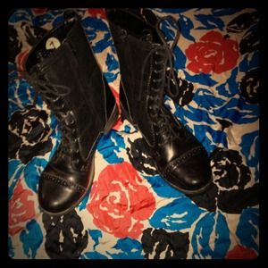Combat boots