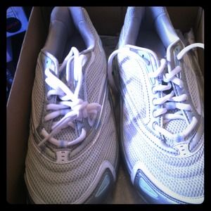 Woman's Reebok Running Shoe