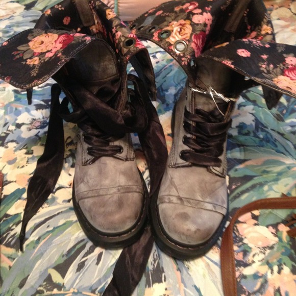 Dr. Martens Boots - Boots