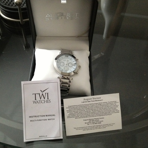 Watch NWT - Picture 4 of 4