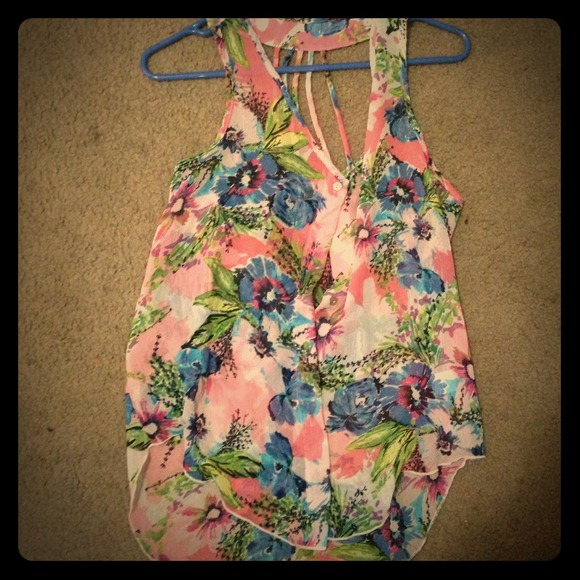 🚫Sold 🚫Cute summer tank
