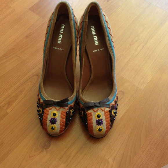 Miu Miu suede beige pumps