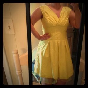 Traded!!! Tahari Yellow Dress with Tulle Lining
