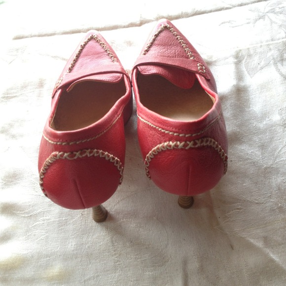 Red pumps - Picture 3 of 4