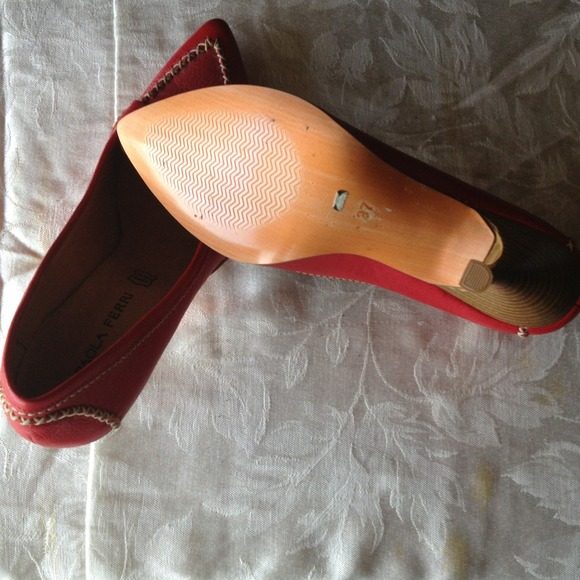 Red pumps - Picture 4 of 4