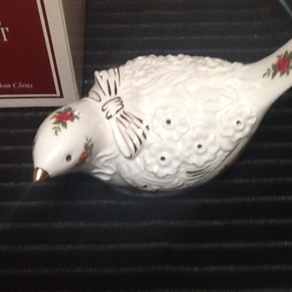 Royal Albert OCR Bird Pomander🐤