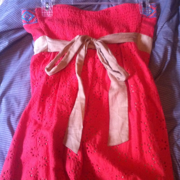 Strapless dress. - Picture 3 of 4