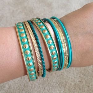 🚫SOLD IN BUNDLE W/@mandysue🚫Blue/ Gold Bracelets