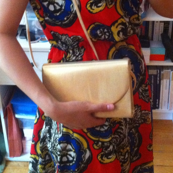 Cute gold clutch - Picture 2 of 3