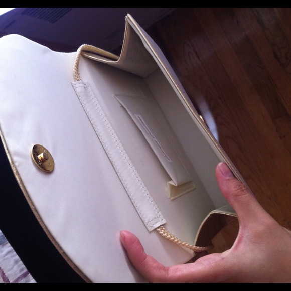 Cute gold clutch - Picture 3 of 3