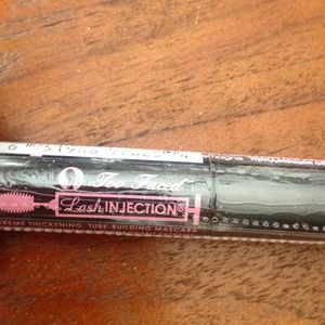 5 ml TWO FACED LASH INJECTION NWT