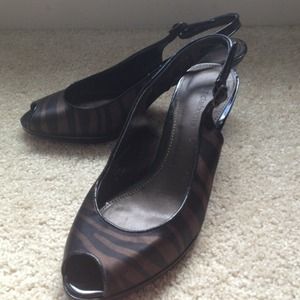 Liz Claiborne brown n black zebra peep toe heels