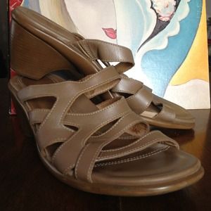 Dansko Tan Wedge Sandals SZ 40 Just Reduced!