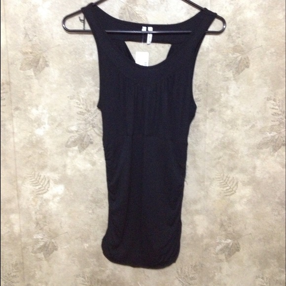Sold BNWT-black tunic with cutout back