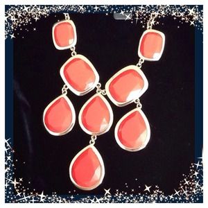 🎉🎉PRICE REDUCED🎉🎉J CREW TEARDROP BIB NECKLACE