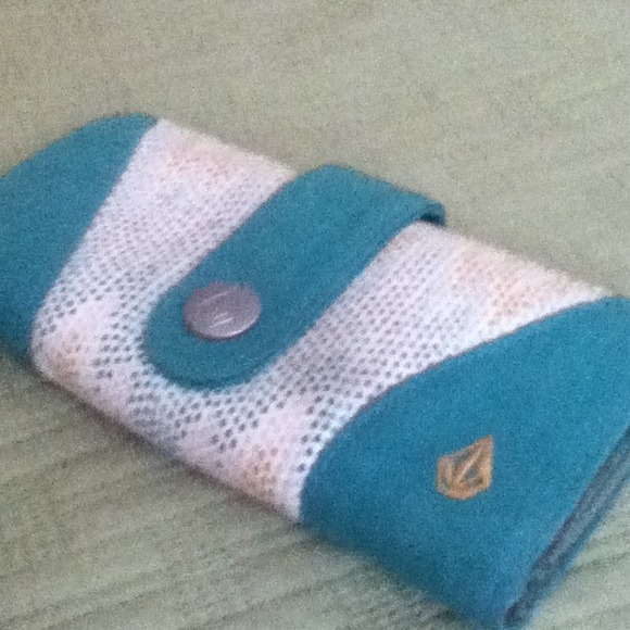 Volcom turquoise wallet - Picture 2 of 4