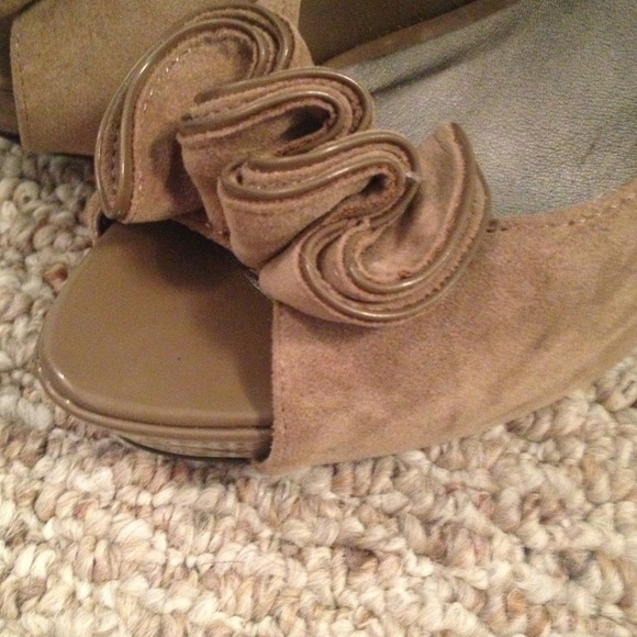 RESERVED! Nude faux suede ruffle heels brand new! - Picture 2 of 2