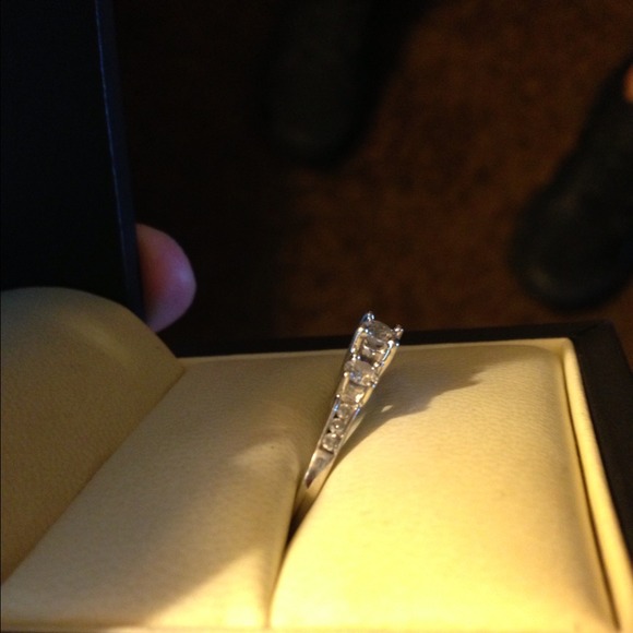 💥SOLD💥. Past, present, future ring - Picture 2 of 3