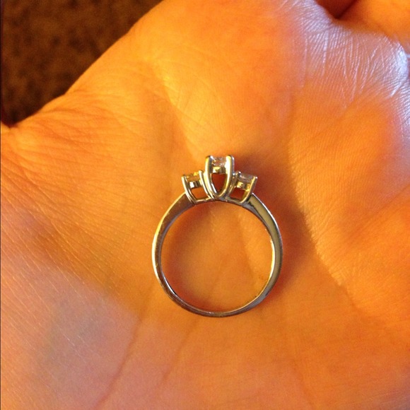 💥SOLD💥. Past, present, future ring - Picture 3 of 3