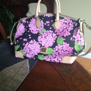 Dooney Bourke brand newHand bag