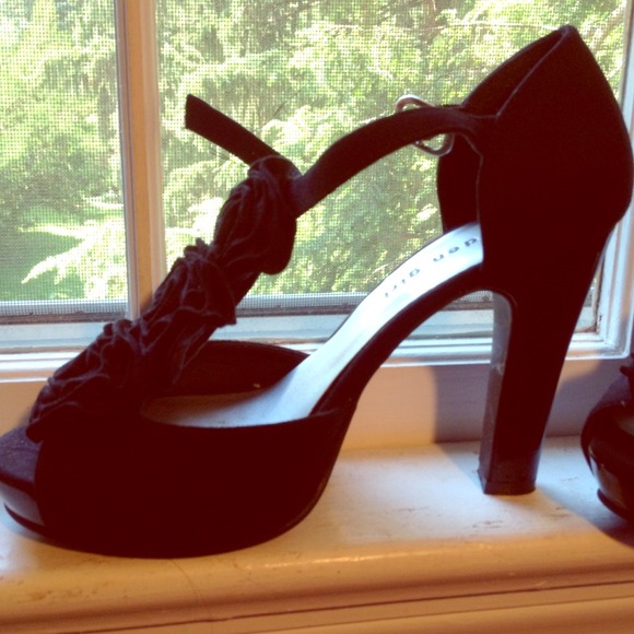 Steve Madden Shoes - Steve Madden heels. Like new!!!