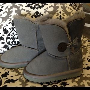 UGG Bailey Toddler Size 6