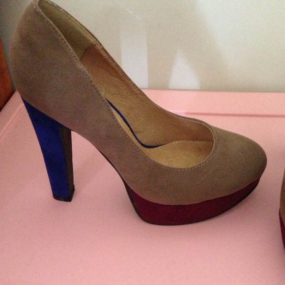 N.Y.L.A. Suede color block heels Sz. 7 - Picture 2 of 3