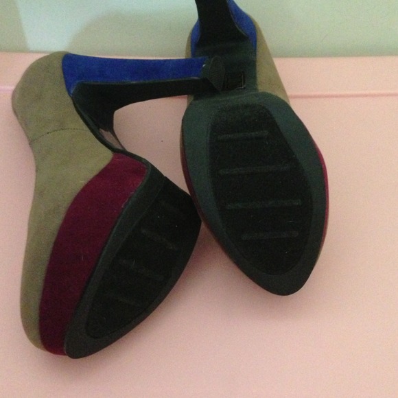 N.Y.L.A. Suede color block heels Sz. 7 - Picture 3 of 3