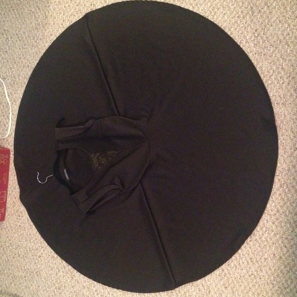 Gorgeous little black dress with gold lace overlay - Picture 4 of 4