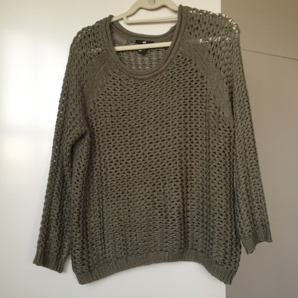 ❤ SOLD ❤ Green H&M Sweater