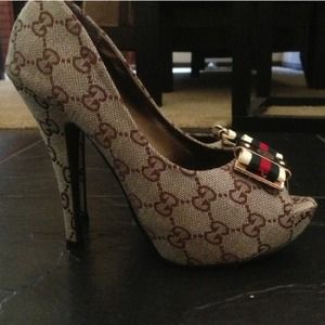 Gucci shoes size 7 on hold