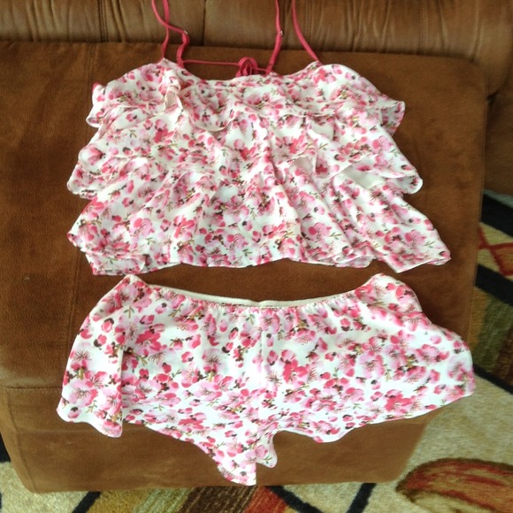 Floral sleepwear, top & bottoms.