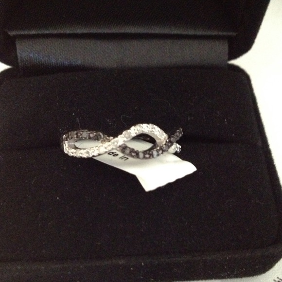 Jewelry - 💍 Black diamond ring size 8💍