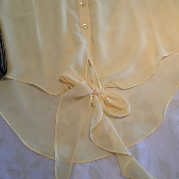 Yellow sleeveless Chiffon Top - Picture 2 of 2