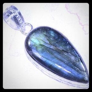 Gorgeous blue fire Labrodite pendant NWOT