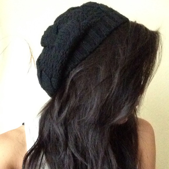 Long Graphic Tank bundled with Black Beret - Picture 3 of 3