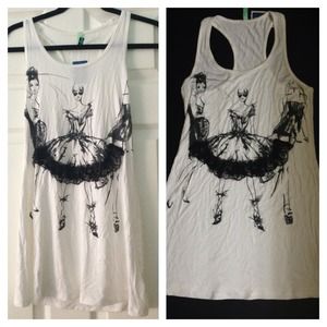 Long Graphic Tank bundled with Black Beret