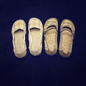 Bundle 2 pair Mudd slip on's