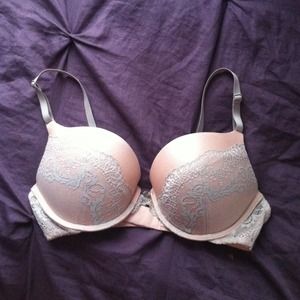 DKNY padded bra size 34C 🎀